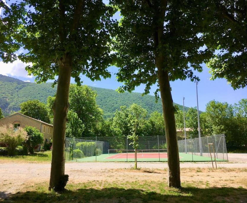 La Vue Est Belle Appartement Montbrun-les-Bains Buitenkant foto