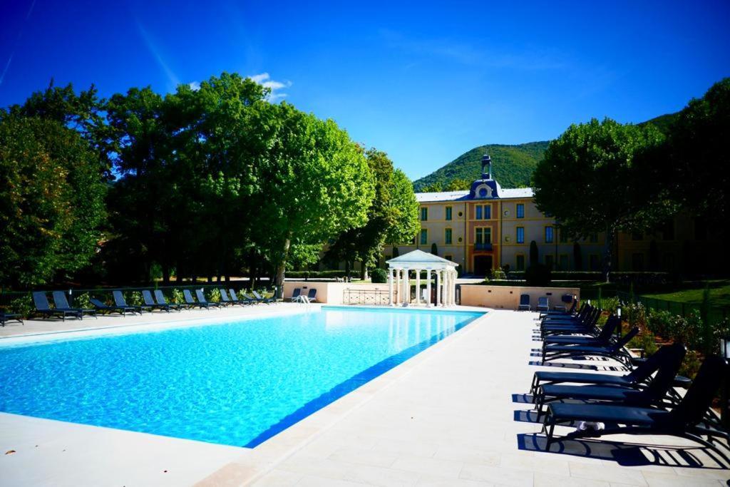 La Vue Est Belle Appartement Montbrun-les-Bains Buitenkant foto